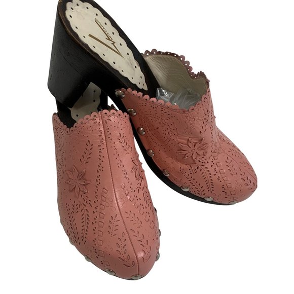 9B Vince Camuto Pink Leather Studded Clogs Mules Wooden Heels Floral Cutout - Picture 11 of 13